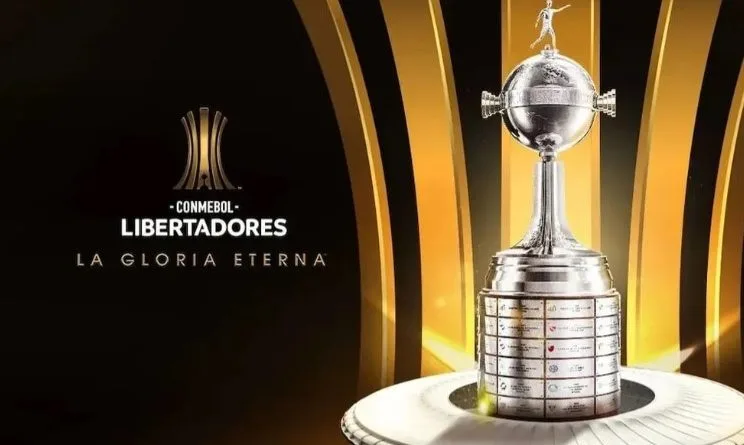 Imagen de la Copa Libertadores con el trofeo